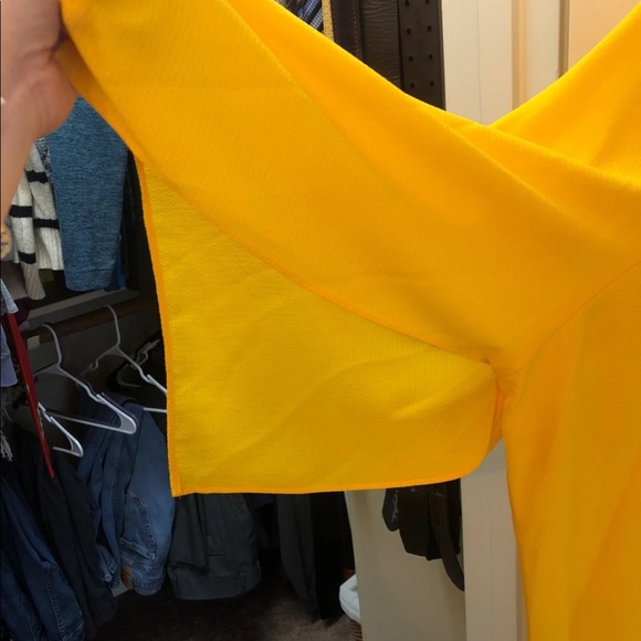 Gold Blouse - Picture 4 of 4